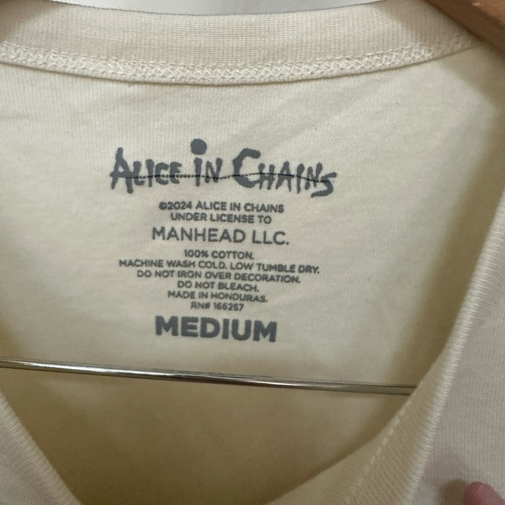 NWOT size Medium UO Alice In Chains baby tee - Picture 4 of 4